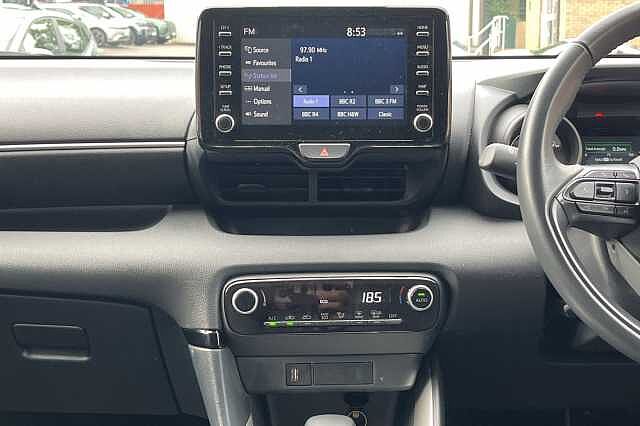 Toyota Yaris 1.5 Hybrid Design 5dr CVT