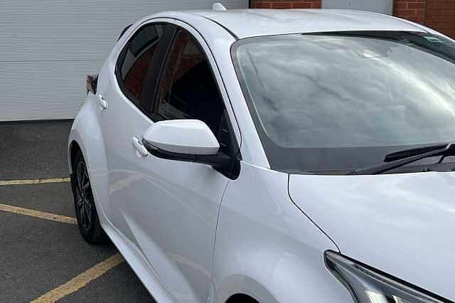 Toyota Yaris 1.5 Hybrid Design 5dr CVT