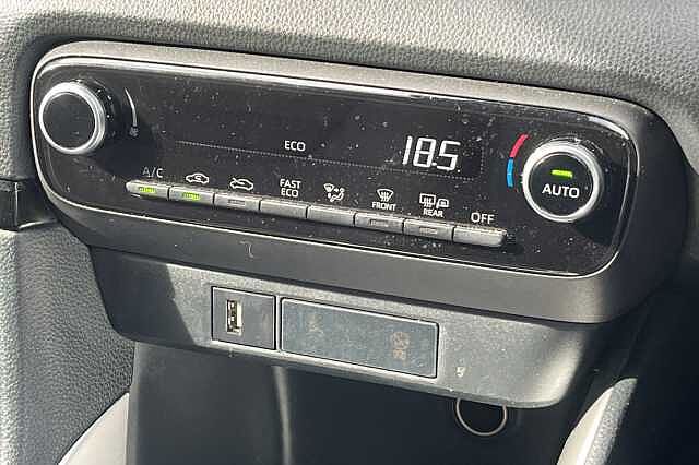 Toyota Yaris 1.5 Hybrid Design 5dr CVT