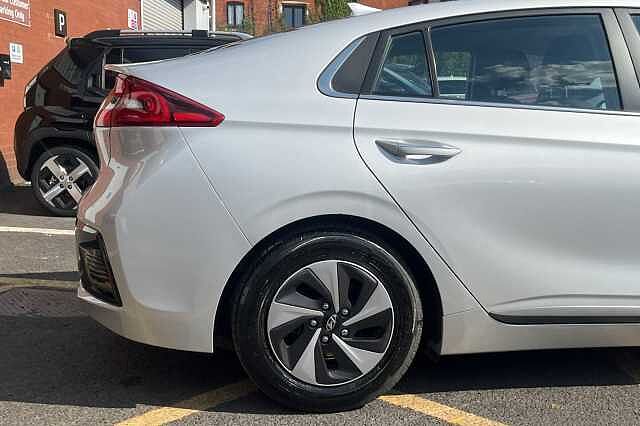 Hyundai IONIQ 1.6 GDi Hybrid Premium SE 5dr DCT