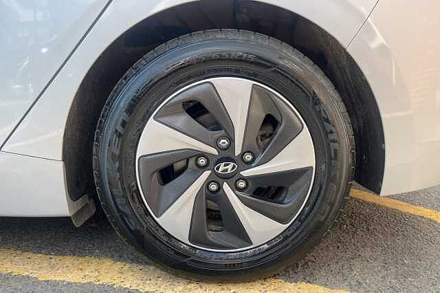 Hyundai IONIQ 1.6 GDi Hybrid Premium SE 5dr DCT