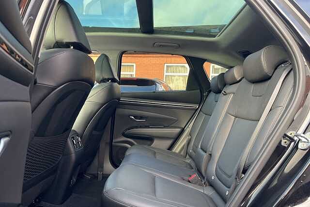 Hyundai TUCSON 1.6 T-GDi Plug-in Hybrid Ultimate 5dr 4WD Auto Black