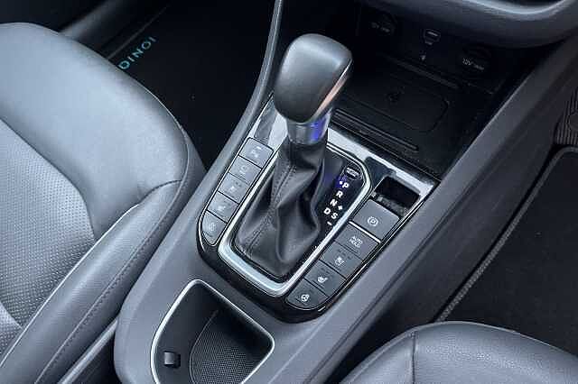 Hyundai IONIQ 1.6 GDi Plug-in Hybrid Premium SE 5dr DCT White