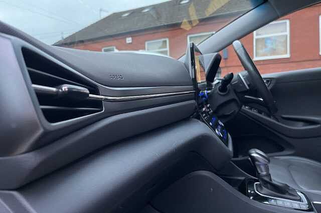 Hyundai IONIQ 1.6 GDi Plug-in Hybrid Premium SE 5dr DCT White