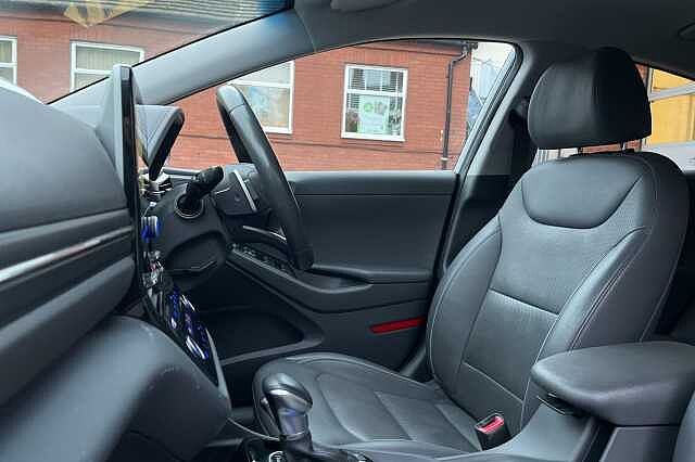 Hyundai IONIQ 1.6 GDi Plug-in Hybrid Premium SE 5dr DCT White