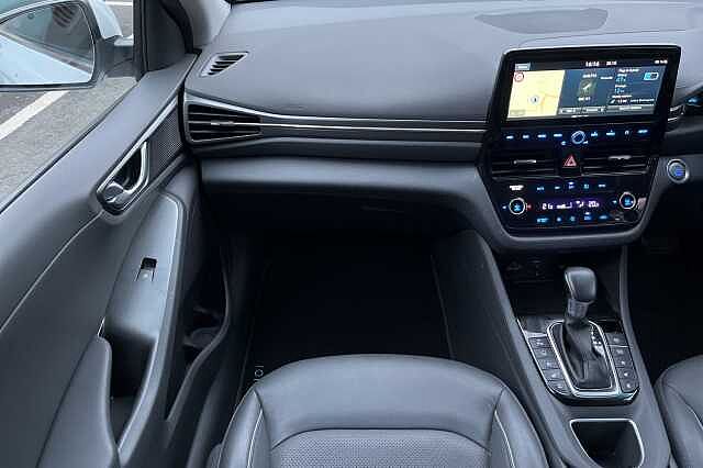 Hyundai IONIQ 1.6 GDi Plug-in Hybrid Premium SE 5dr DCT White