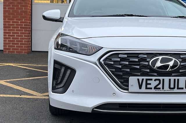 Hyundai IONIQ 1.6 GDi Plug-in Hybrid Premium SE 5dr DCT White