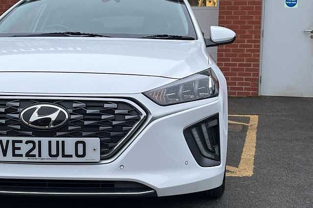 Hyundai IONIQ 1.6 GDi Plug-in Hybrid Premium SE 5dr DCT White