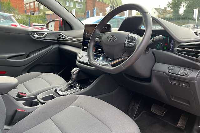 Hyundai IONIQ 1.6 GDi Hybrid Premium 5dr DCT Red