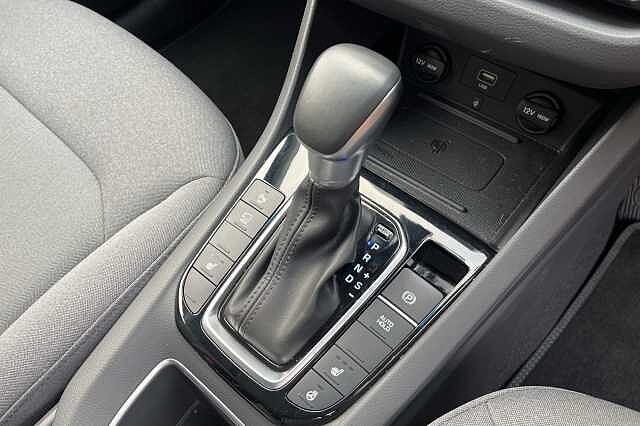 Hyundai IONIQ 1.6 GDi Hybrid Premium 5dr DCT Red