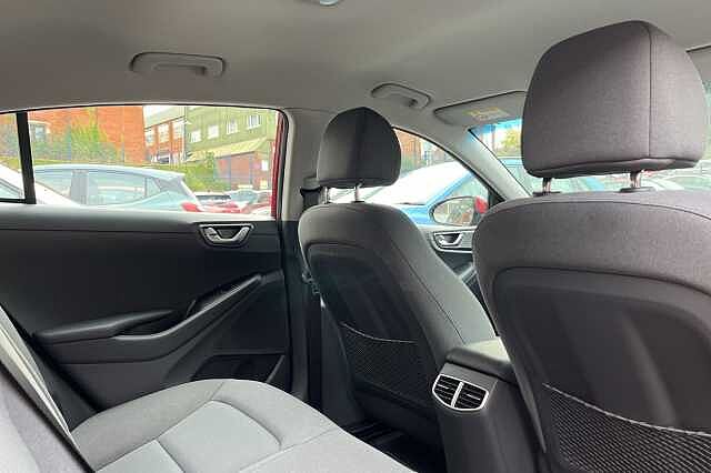 Hyundai IONIQ 1.6 GDi Hybrid Premium 5dr DCT Red