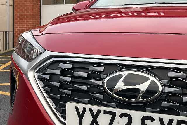 Hyundai IONIQ 1.6 GDi Hybrid Premium 5dr DCT Red