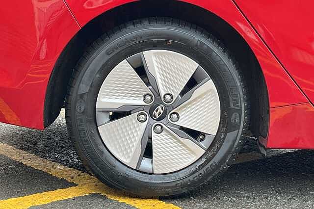 Hyundai IONIQ 1.6 GDi Hybrid Premium 5dr DCT Red