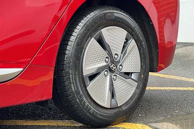 Hyundai IONIQ 1.6 GDi Hybrid Premium 5dr DCT Red