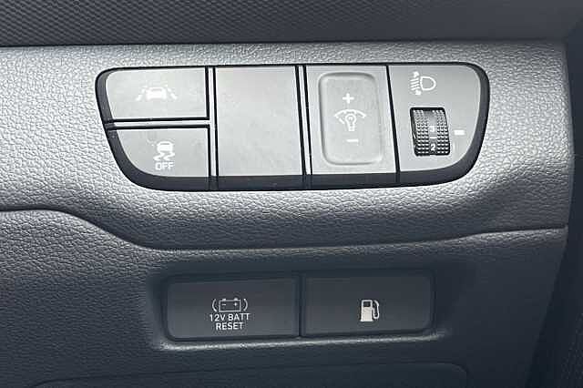 Hyundai IONIQ 1.6 GDi Hybrid Premium 5dr DCT Red