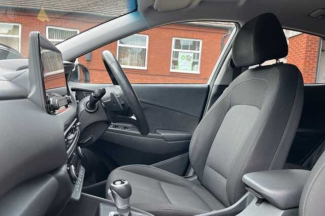 Hyundai KONA 1.6 GDi Hybrid Premium 5dr DCT White