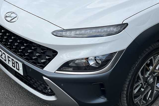 Hyundai KONA 1.6 GDi Hybrid Premium 5dr DCT White