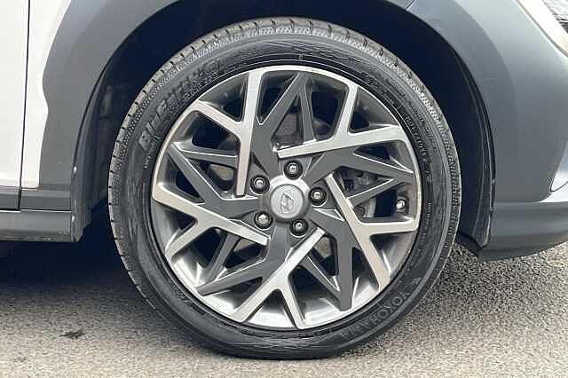 Hyundai KONA 1.6 GDi Hybrid Premium 5dr DCT White