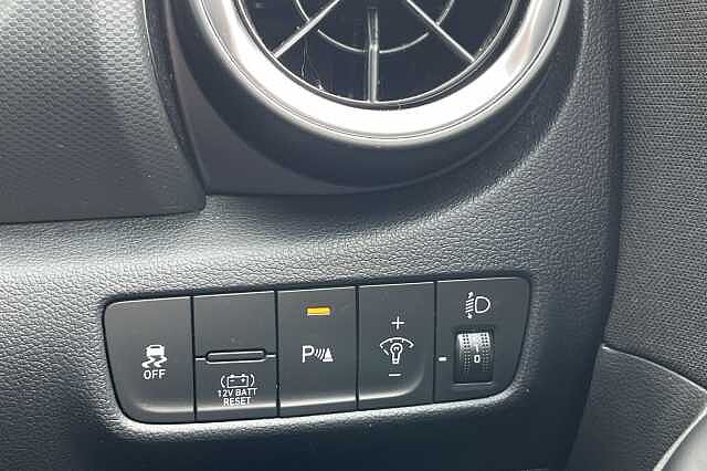 Hyundai KONA 1.6 GDi Hybrid Premium 5dr DCT White