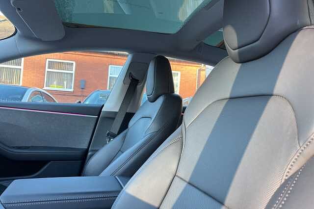 Tesla Model 3 RWD 4dr Auto