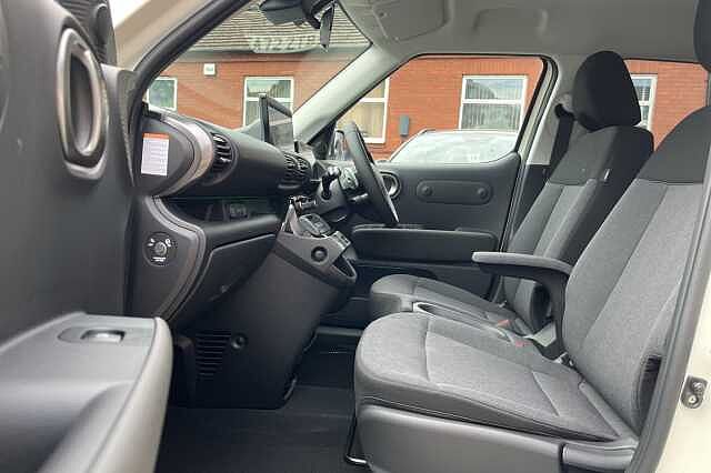 Hyundai INSTER 02 49kWh 5dr Auto Beige