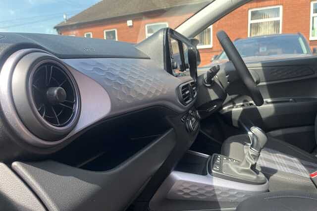 Hyundai i10 1.2 Premium 5dr Auto [Nav]