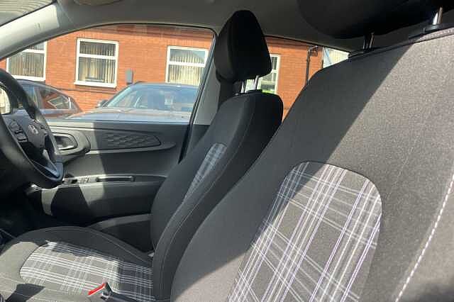 Hyundai i10 1.2 Premium 5dr Auto [Nav]