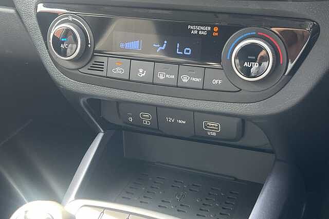 Hyundai i10 1.2 Premium 5dr Auto [Nav]