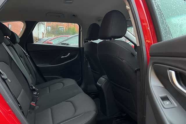 Hyundai I30 1.6 CRDi [136] SE Nav 5dr DCT Red