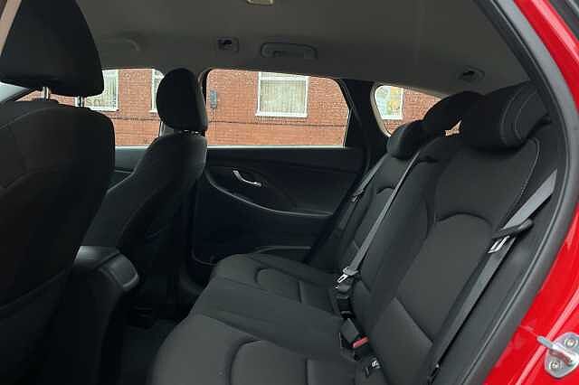 Hyundai I30 1.6 CRDi [136] SE Nav 5dr DCT Red