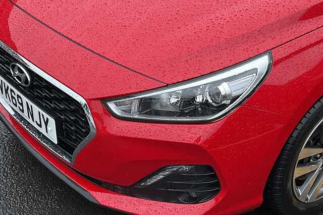 Hyundai I30 1.6 CRDi [136] SE Nav 5dr DCT Red
