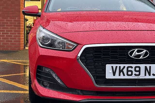 Hyundai I30 1.6 CRDi [136] SE Nav 5dr DCT Red