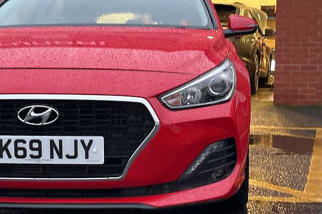 Hyundai I30 1.6 CRDi [136] SE Nav 5dr DCT Red