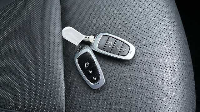 Hyundai TUCSON 1.6 TGDi Plug-in Hybrid Ultimate 5dr 4WD Auto Estate White