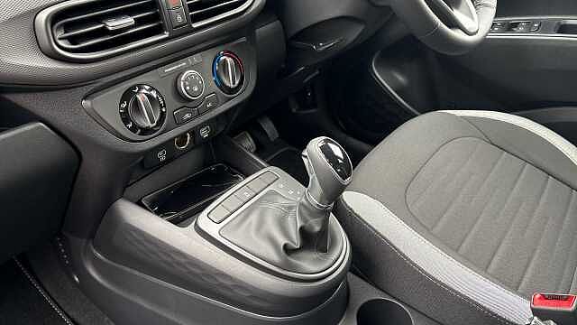 Hyundai I10 1.0 [63] Advance 5dr Auto [Nav] Petrol Hatchback Vibrant Blue - Pearl