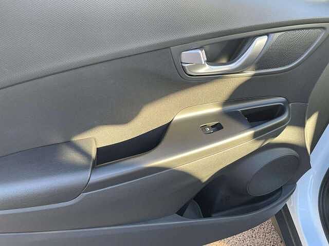 Hyundai KONA Hat 1.6 Gdi Hybrid 141 SE Cnnct Dct Atlas White