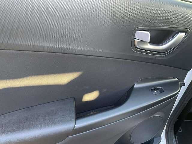 Hyundai KONA Hat 1.6 Gdi Hybrid 141 SE Cnnct Dct Atlas White