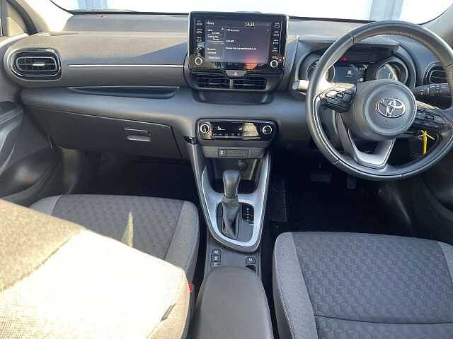 Toyota Yaris 1.5 Hybrid Design 5dr CVT