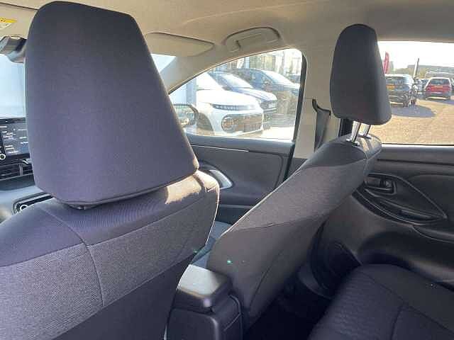 Toyota Yaris 1.5 Hybrid Design 5dr CVT