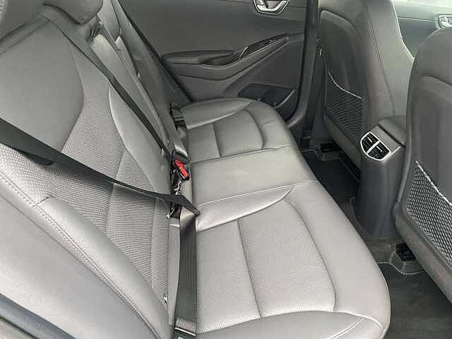 Hyundai IONIQ 1.6 GDi Plug-in Hybrid Premium SE 5dr DCT