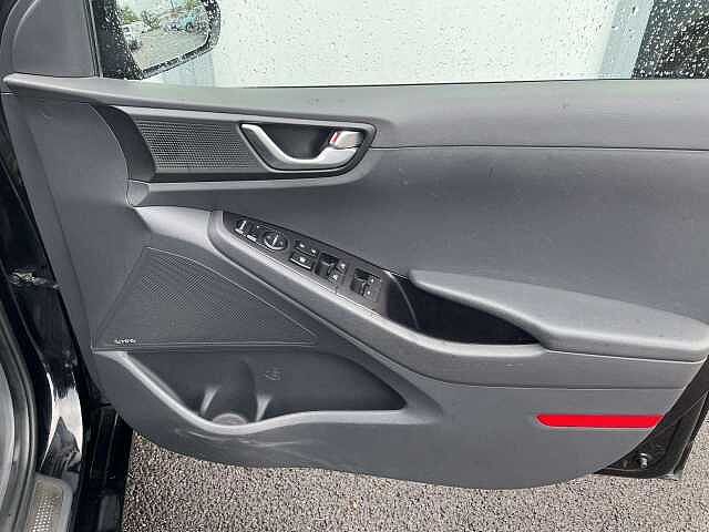 Hyundai IONIQ 1.6 GDi Hybrid Premium 5dr DCT