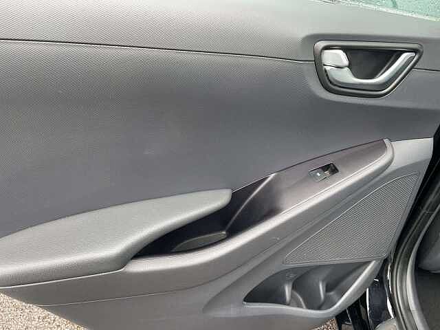 Hyundai IONIQ 1.6 GDi Hybrid Premium 5dr DCT