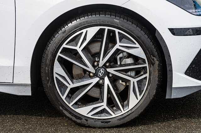 Hyundai IONIQ 6 E (228ps) Premium 77kWh (Single Motor) RWD