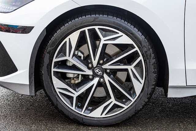 Hyundai IONIQ 6 E (228ps) Premium 77kWh (Single Motor) RWD