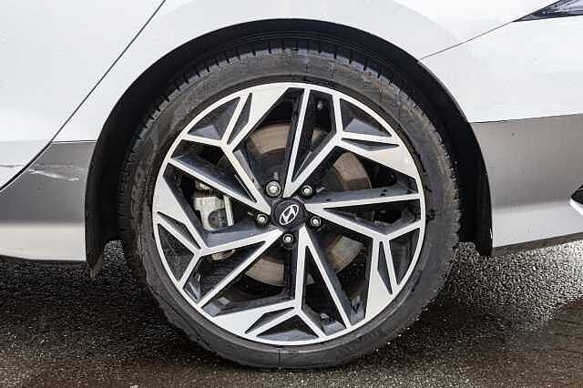 Hyundai IONIQ 6 E (228ps) Premium 77kWh (Single Motor) RWD