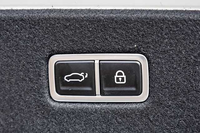 Hyundai IONIQ 6 E (228ps) Premium 77kWh (Single Motor) RWD