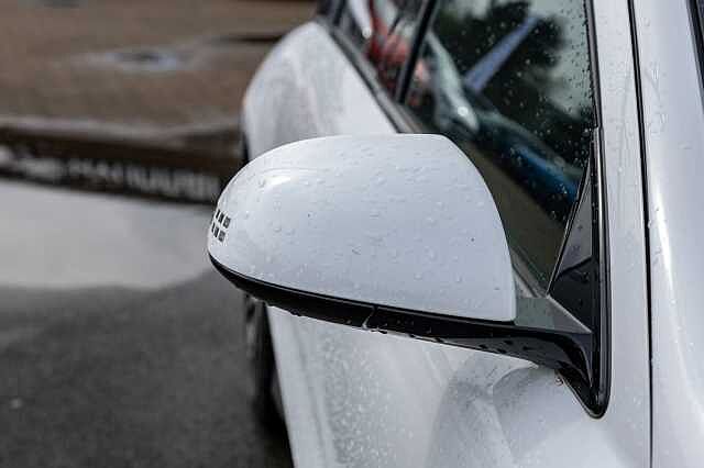 Hyundai IONIQ 6 E (228ps) Premium 77kWh (Single Motor) RWD