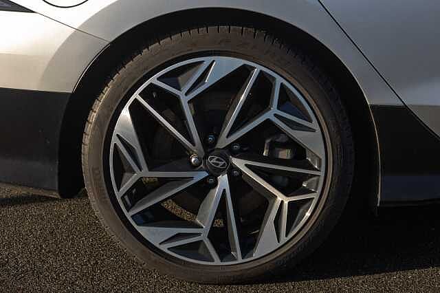 Hyundai IONIQ 6 E (228ps) Premium 77kWh (Single Motor) RWD