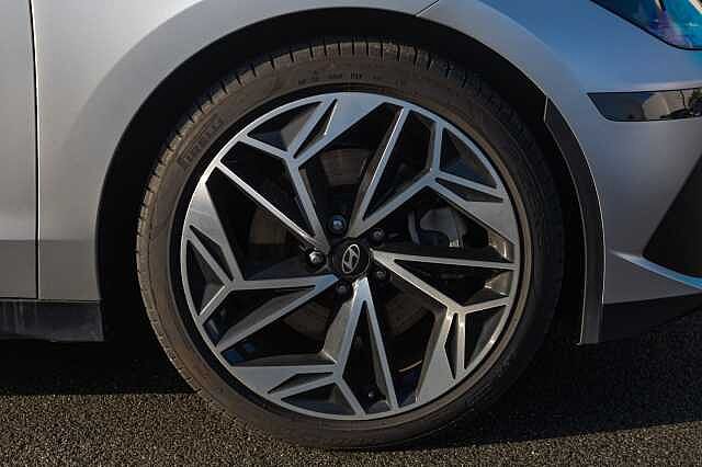 Hyundai IONIQ 6 E (228ps) Premium 77kWh (Single Motor) RWD