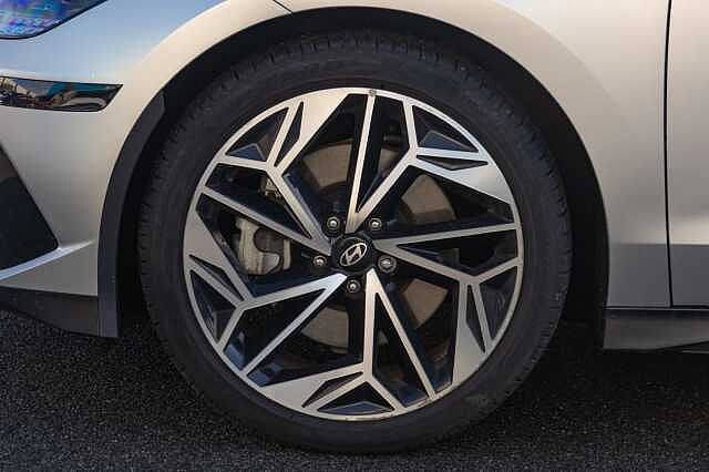 Hyundai IONIQ 6 E (228ps) Premium 77kWh (Single Motor) RWD